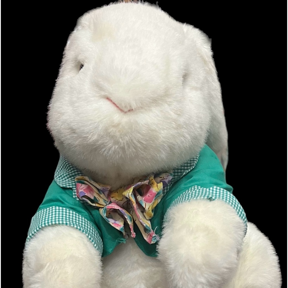VTG Peter Cottontail Stuffed Animal Easter Bunny Egg Basket Plush 1995 Hong Kong